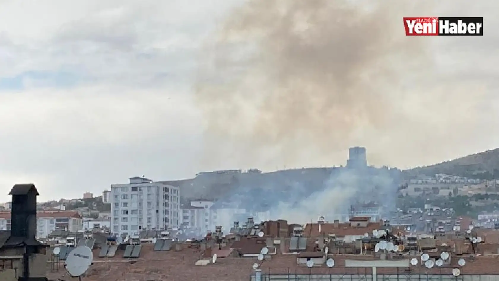 Depremden Sonra Boşaltılan İki Katlı Ev Yandı