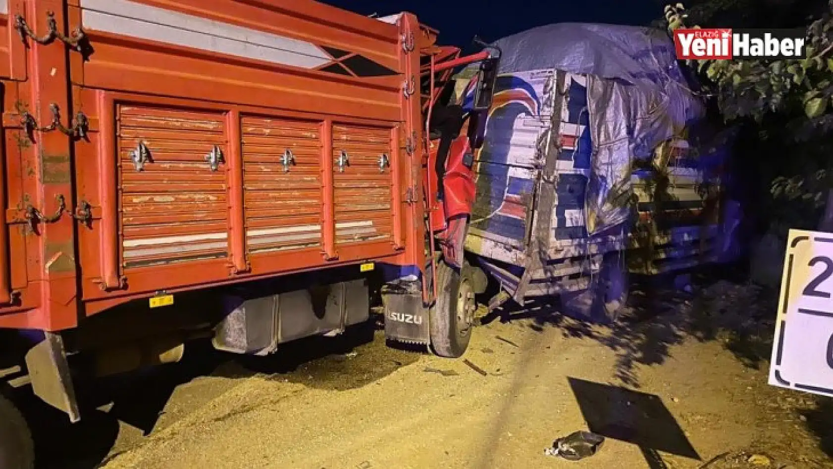 Elazığ'da Transitle Kamyon Çarpıştı!