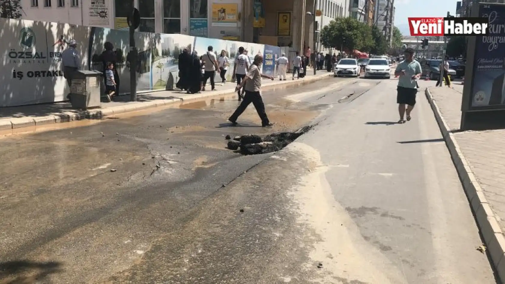 Son Dakika!! Elazığ'da Yol Çöktü!