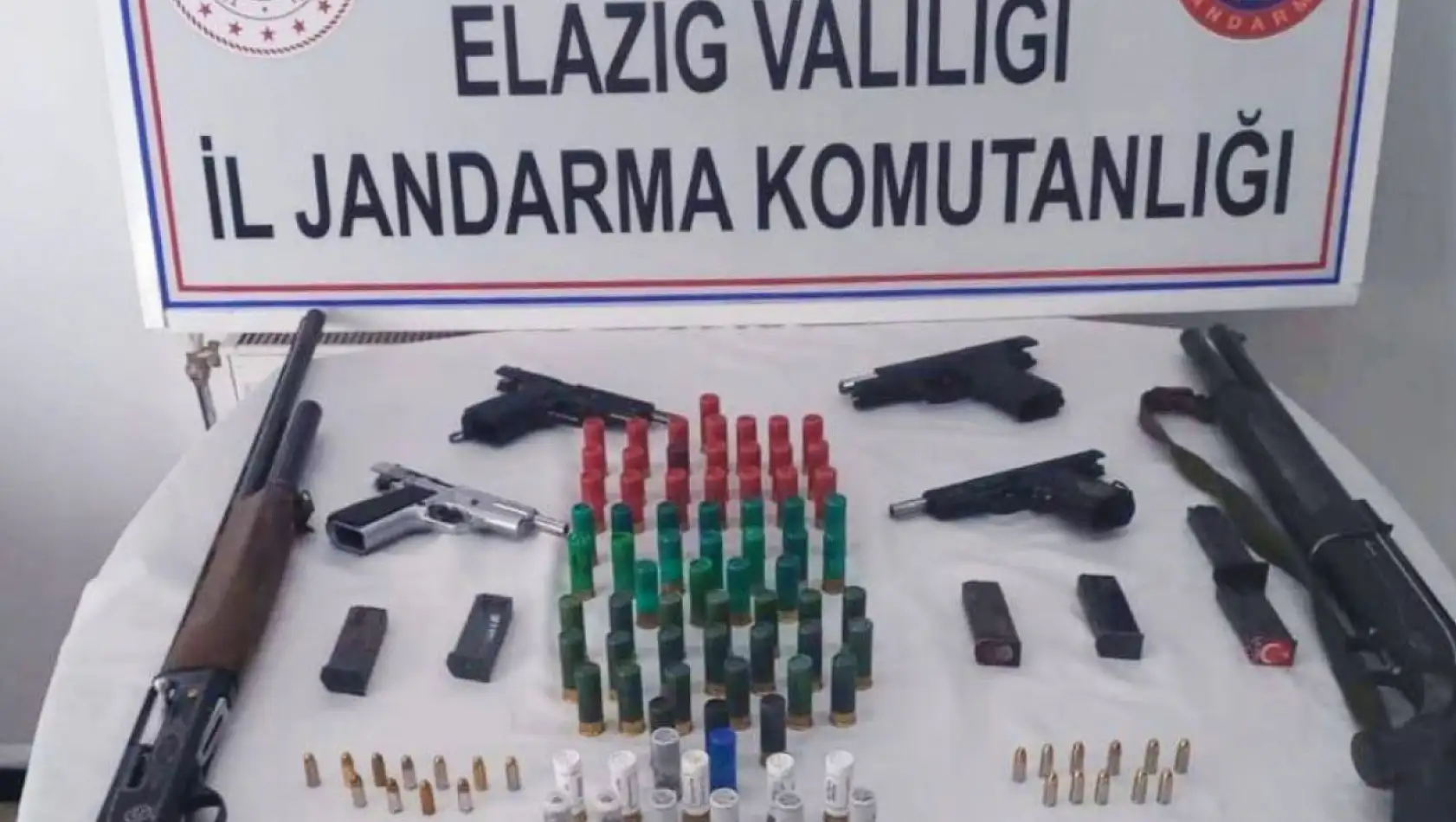 Elazığ'da ruhsatsız silah operasyonu: 2 gözaltı