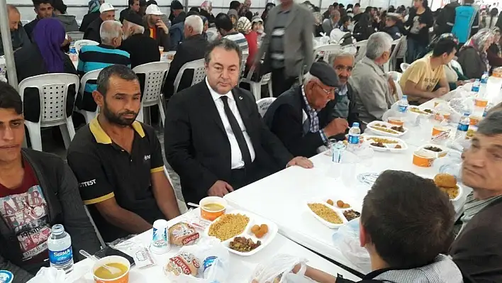 Samanlıoğlu ilk iftarını vatandaşlarla birlikte açtı 