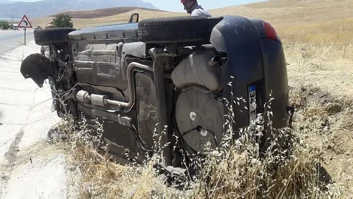 Direksiyon hakimiyeti kaybolan otomobil takla attı: 5 yaralı 