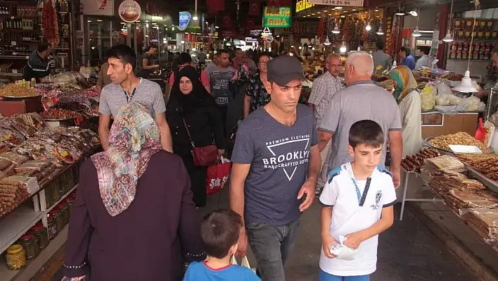 Elazığ'da Kapalı ve Bakırcılar çarşısında bayram bereketi 