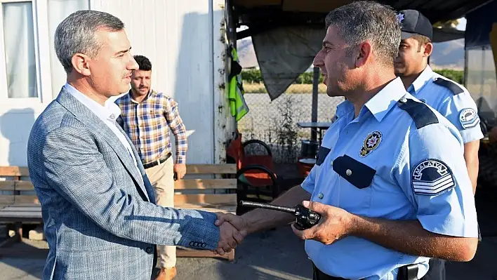 Başkan Çınar, bayramda polisleri unutmadı 