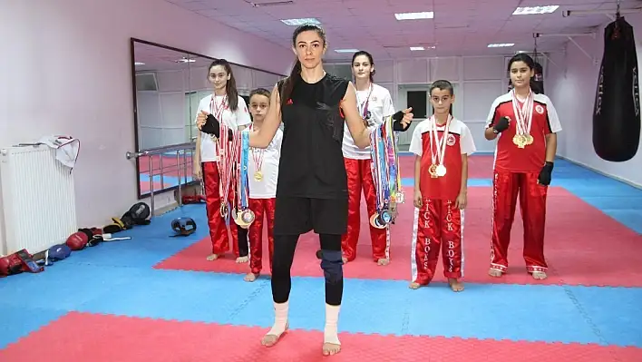 42 madalyalı 'Kick Boks' kardeşliği 