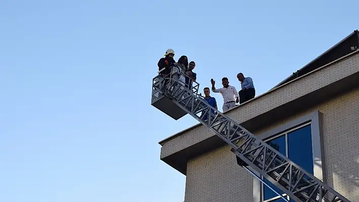 Genç kızı polis intihardan vazgeçirdi 