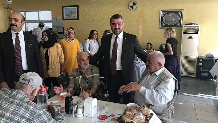 MHP'li Avşar, huzurevi sakinleri ile bir araya geldi 