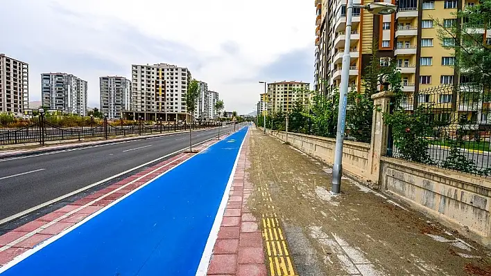 Barguzu Caddesi'nde son rötuşlar yapılıyor 