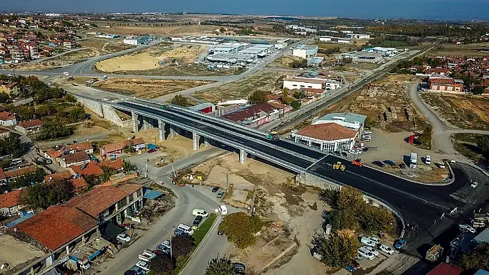 Tren yolu köprüsü asfaltlandı 