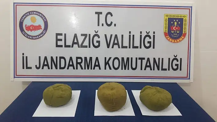 Toprağa gömülü 3,5 kilo esrar ele geçirildi 