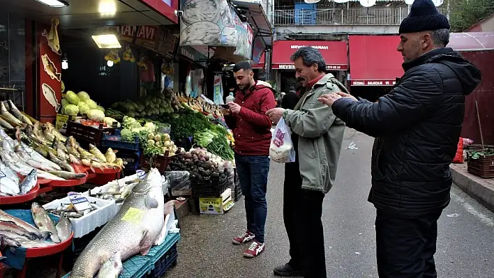 1,5 metre boyunda 80 kg'lık turna yakalandı