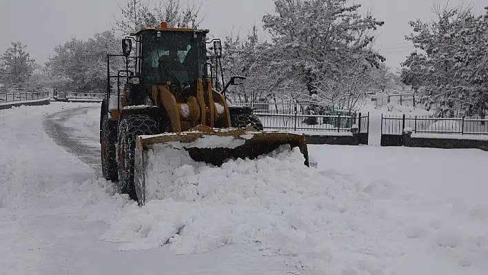 Bingöl'de 900 kilometre yol kardan temizlendi 