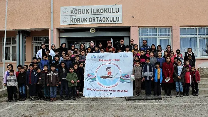 Üniversite öğrencileri kitap bağışladı