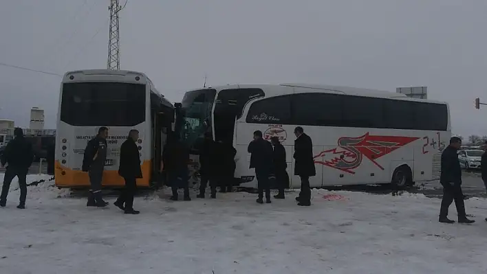 Malatya'da iki otobüs çarpıştı: 18 yaralı 