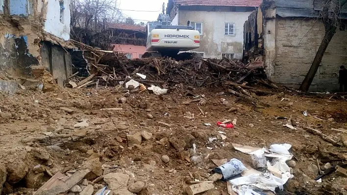 Malatya'da yangında 5 ev küle döndü 