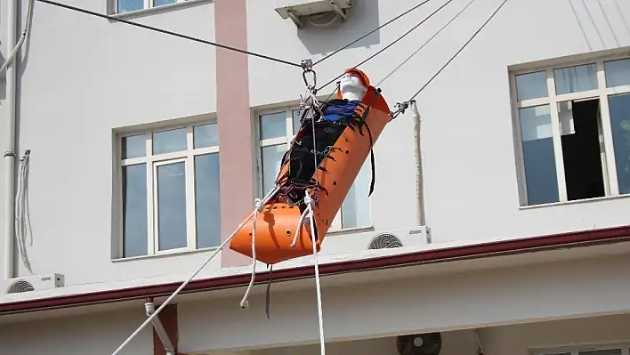 Gerçeği aratmayan deprem tatbikat