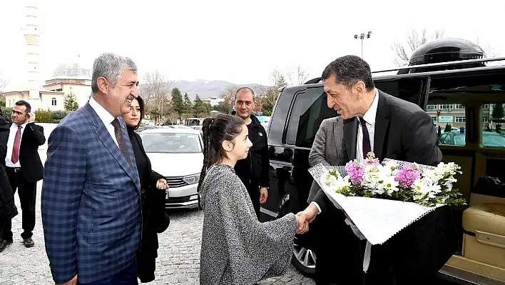 Milli Eğitim Bakanı Selçuk'tan ziyaretler 