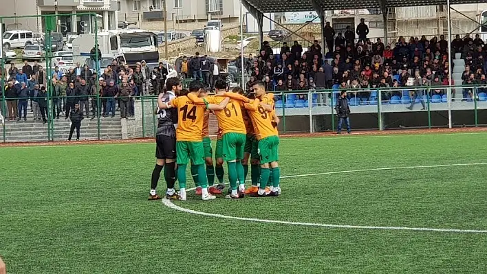 Malatya Yeşilyurt Belediyespor lidere patladı 