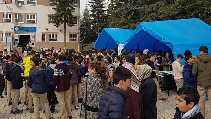 Savaş mağduru çocuklar için kermes