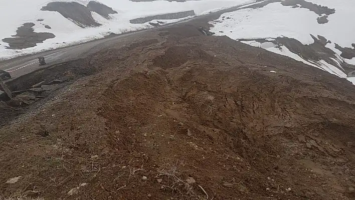 Bingöl'de 4 farklı bölgede heyelan meydana geldi 