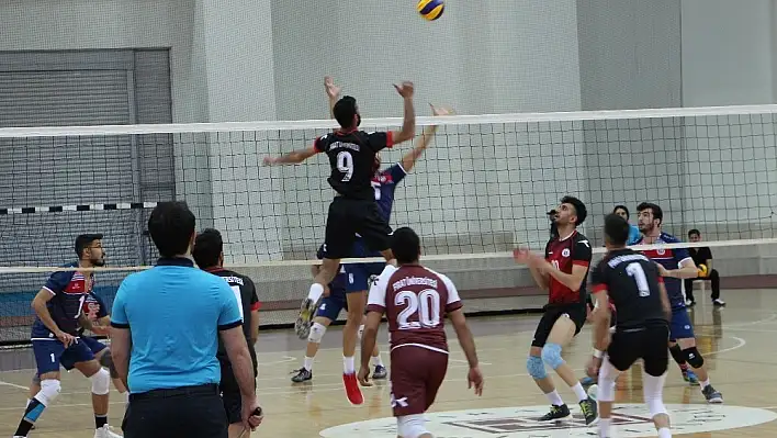 FÜ'de, Voleybol 1. Lig müsabakaları başladı