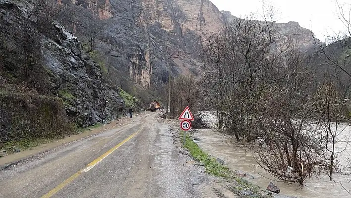 Tunceli'de Munzur Çayı Taştı!