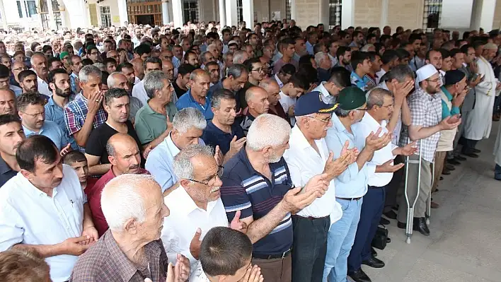 Mursi İçin Gıyabi Cenaze Namazı Kılındı