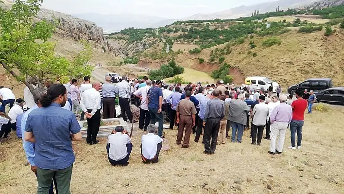 Evinin balkonunda öldürülen meclis üyesi toprağa verildi 