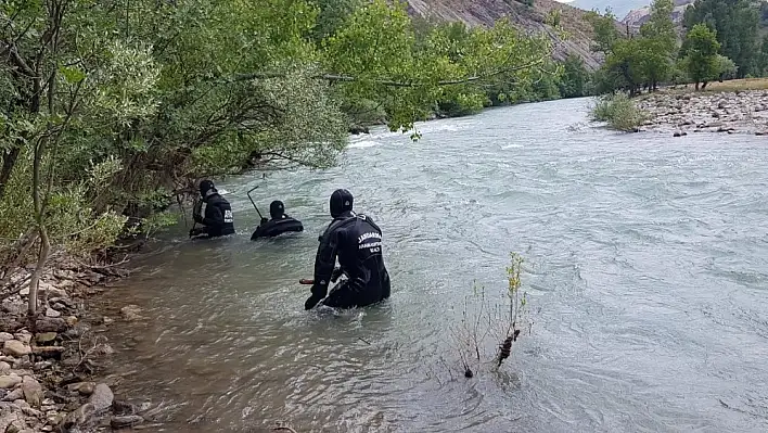 Kayıp genci arama çalışmaları çok sayıda ekiple sürüyor 