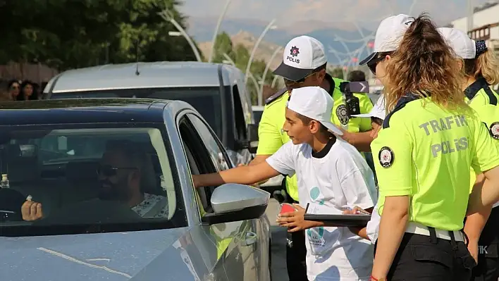 Tunceli'de 'Kemerin Ses Getirsin' ve 'İlkyardım' etkinliği 