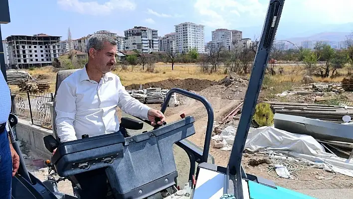 Yeşilyurt Belediyesi yol çalışmalarını sürdürüyor 