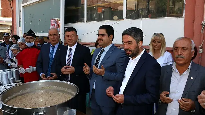 Hekimhan Belediyesi,3 bin kişiye aşure dağıttı 