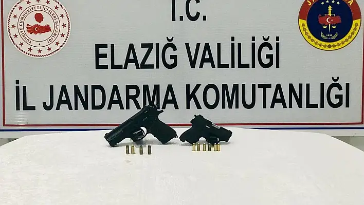 Ruhsatsız Tabancaları Saklarken Yakalandılar