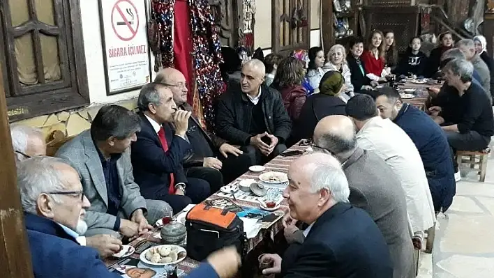 Sanal ortam birlikteliğini gerçeğe taşıdılar