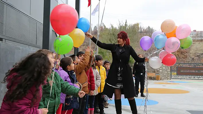 Miniklerin Uçan Balon Heyecanı