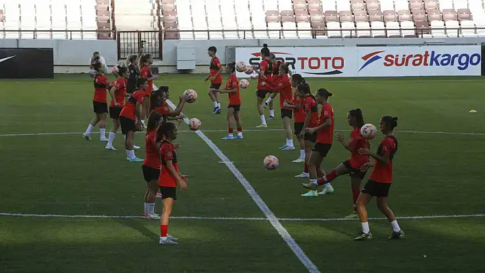 Milli Kadın Futbol Takımı, Elazığ'da!