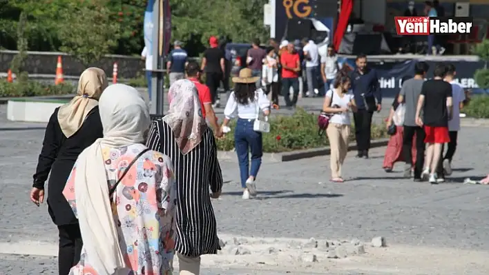 Bayram tatilinde vatandaşlar Harput'a akın etti