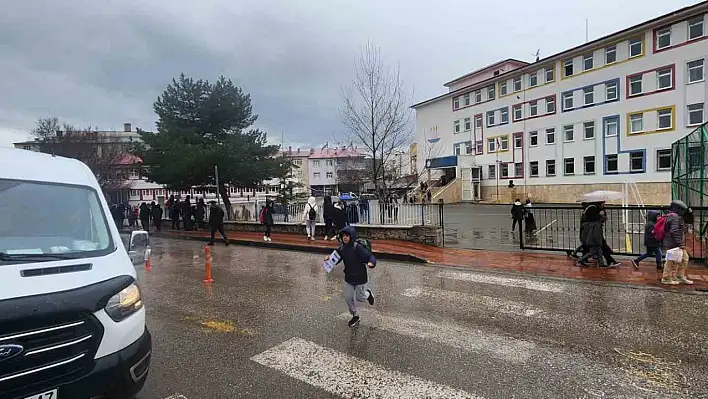 Elazığ'da Sınıflar Tahliye Edildi