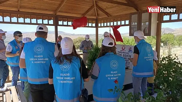 Çocuklardan Şehit Fethi Sekin'in Kabrine Ziyaret