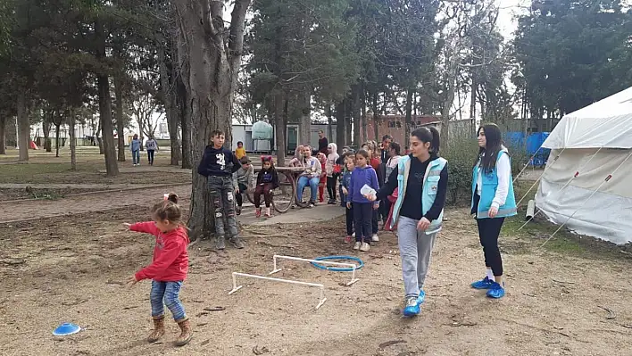 Depremzede çocuklara yönelik sinema saati ve parkur oyunları etkinliği