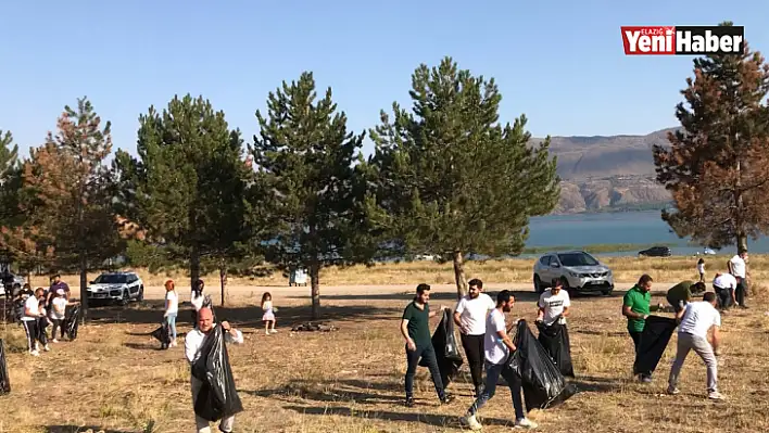 Deva Partisi Sivrice'de Doğa Temizliği Yaptı