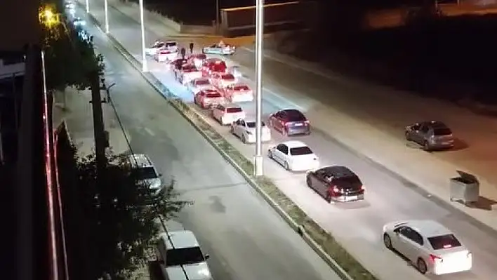 Trafiği Durdurdu, Silaha Sarıldı!