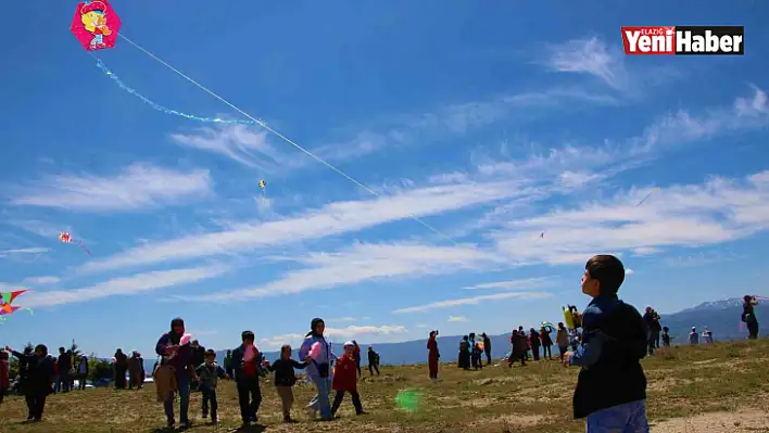 Elazığ'da 'Engelsiz Uçurtma Şenliği' renkli görüntülere sahne oldu