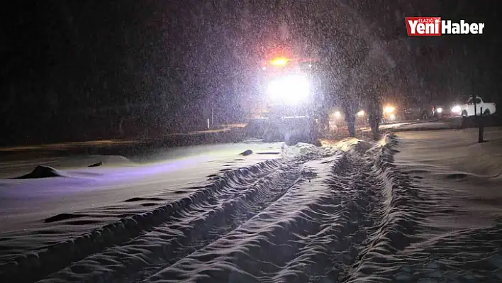 Elazığ'da, Yol Açma Çalışmaları Sürüyor