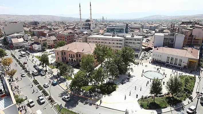 Elazığ'da Bir Binada Kısmi Çökme!