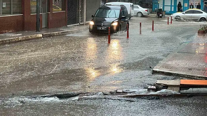 Elazığ'da Caddeler Dereye Döndü