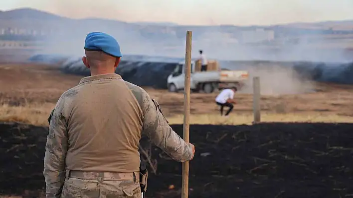 Elazığ'da çıkan yangında 400 ton saman kül oldu