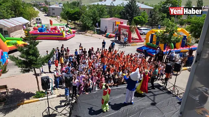 Elazığ'da çocuklar düzenlenen şenlikte  doyasıya eğlendi