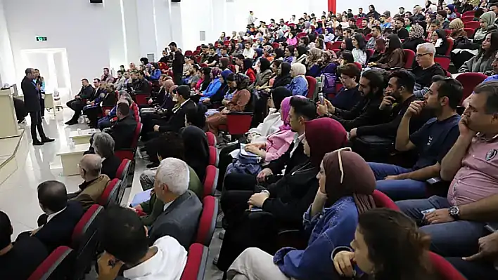 Elazığ'da 'Dezenformasyon' Konferansı