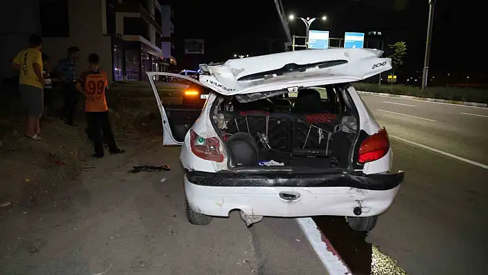 Elazığ'da İki Otomobil Çarpıştı